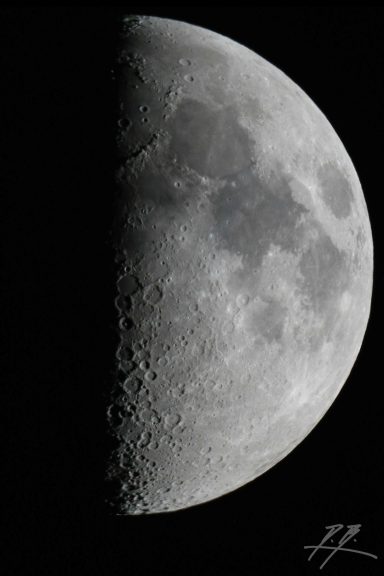 Der Mond: Unser nächster Nachbar im All.